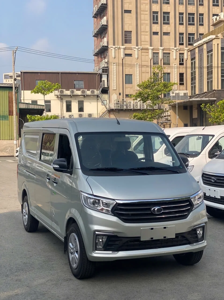 Hình xe Van 5 chỗ 750kg