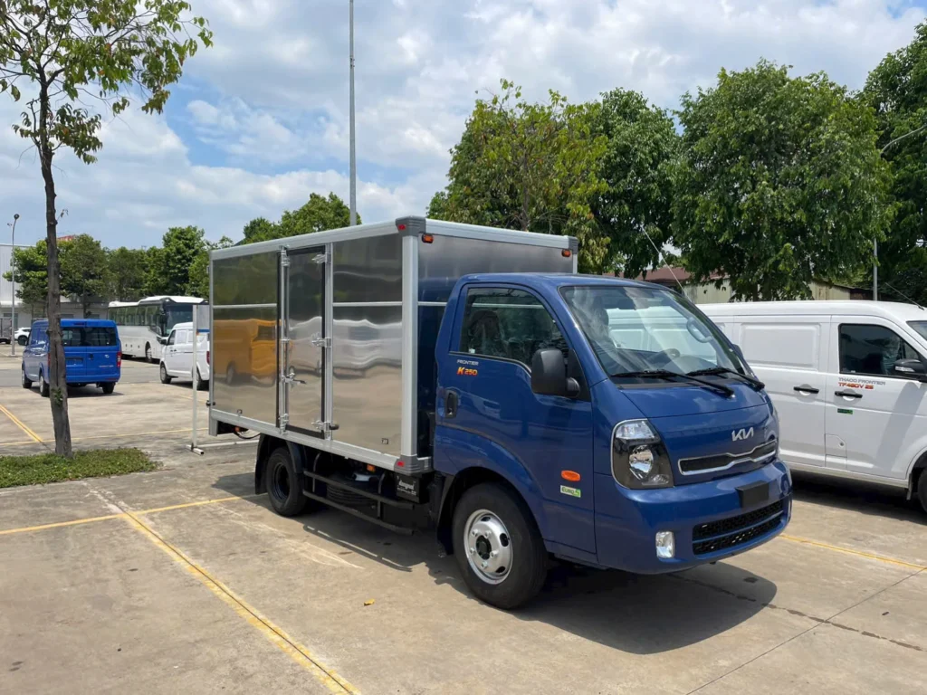 Hình xe KIA K250 màu xanh