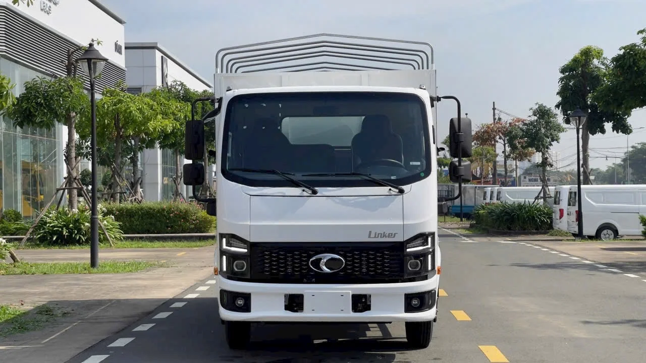 Hình xe tải Linker màu trắng