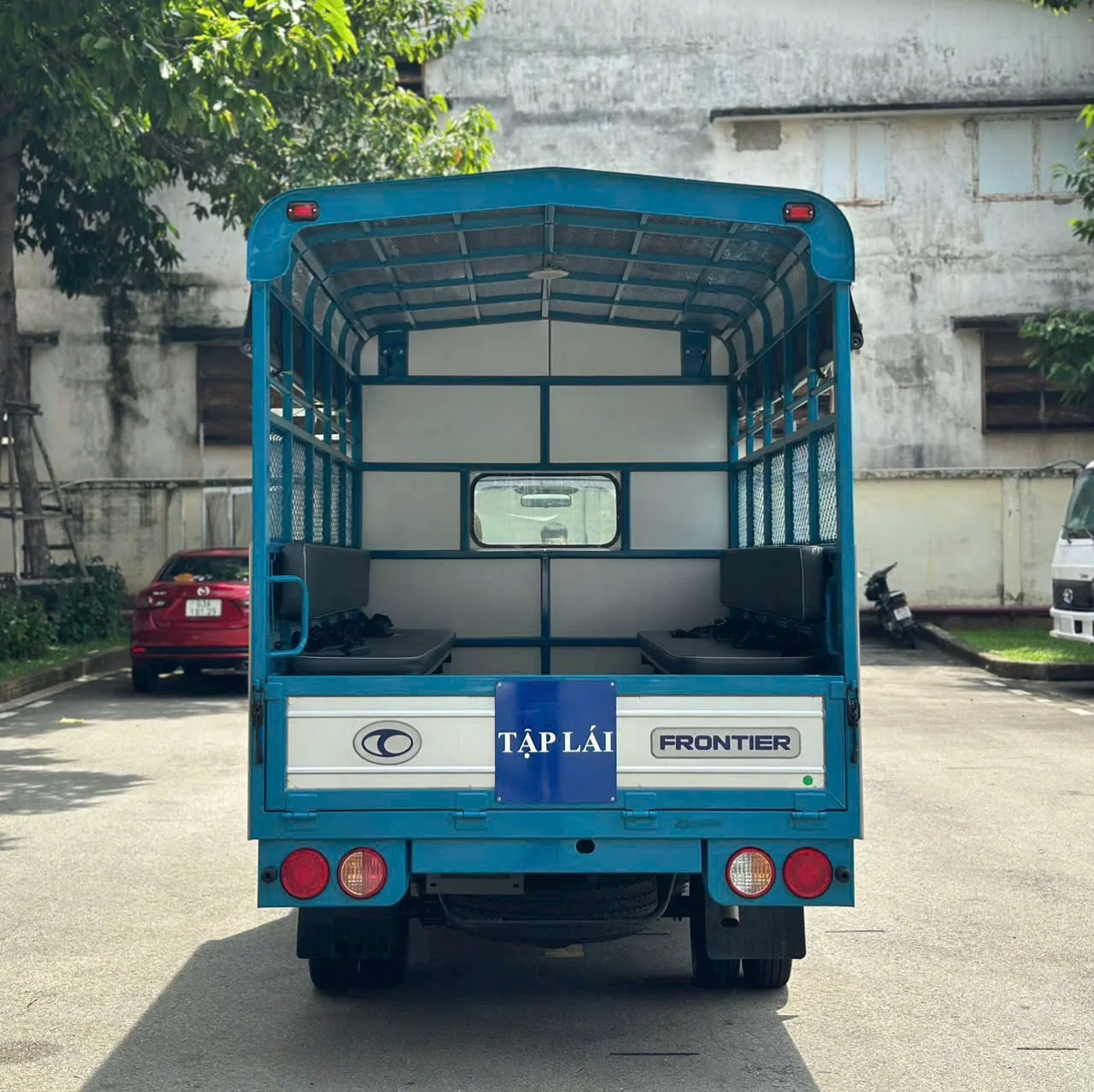 Hình phía sau xe KIA K200 TL