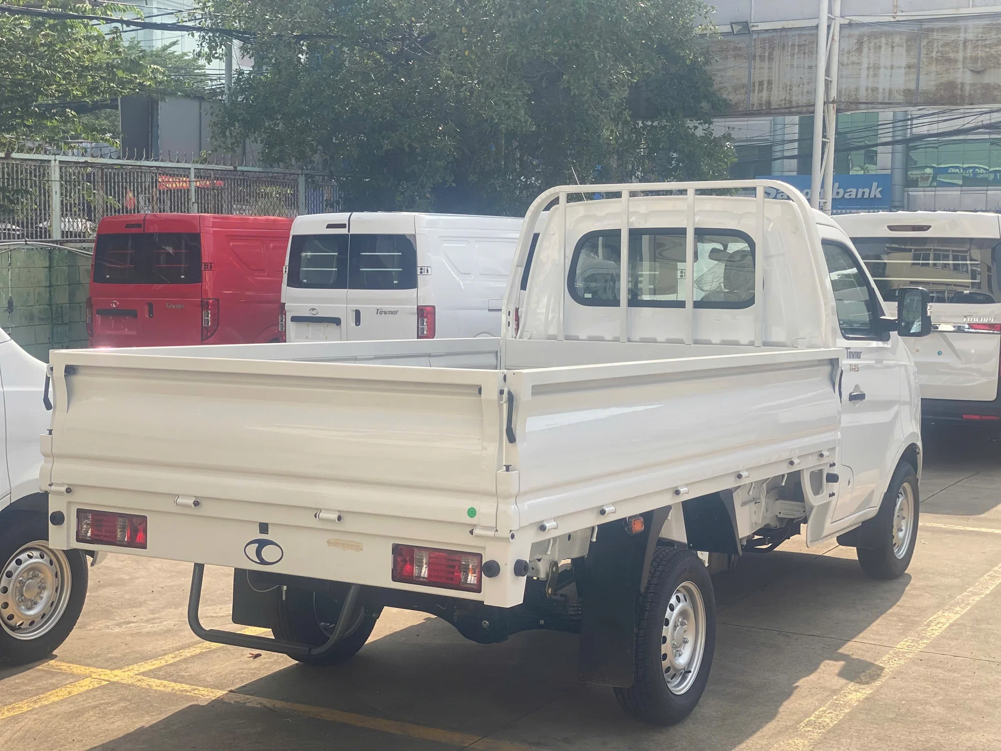 Hình xe tải TF230 tải 990kg Hình xe tải TF230 tải 990kg