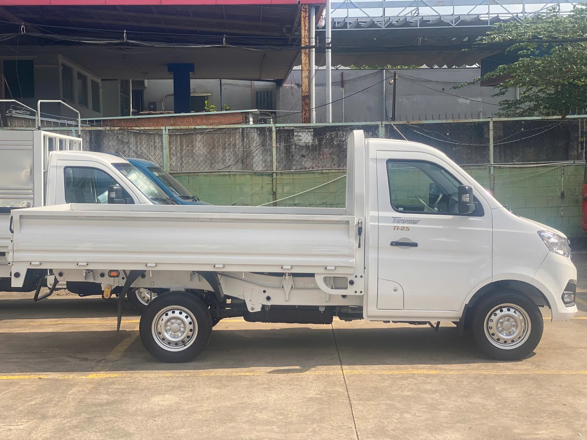 Hình xe tải TF230 thùng lửng Hình xe tải TF230 thùng lửng