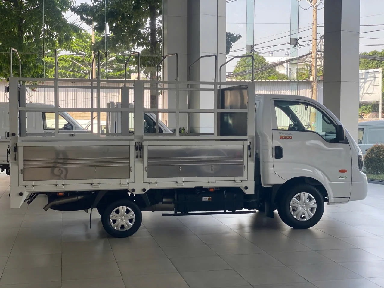 Hình xe tải KIA K200 thùng kín