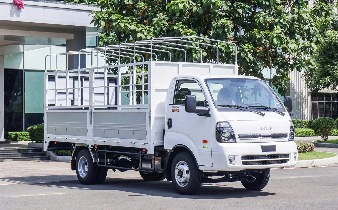 Hình xe KIA K250L màu trắng
